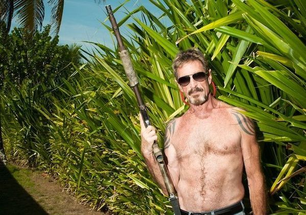 Armas, milícia e fugas: a vida insana do ricaço John McAfee - Fotos - R7  Hora 7