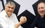 3. Botafogo - John Textor No dia 11 de março de 2022, o Botafogo vendeu 90% da sua SAF para o empresário estadunidense John Textor. Na época, o planejamento de investimentos no time somava R$ 400 milhões. Textor também é dono do Lyon, da França, e do Crystal Palace, da Inglaterra