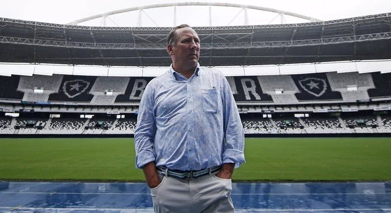 John Textor visa o mercado europeu para aumentar nível técnico do Botafogo