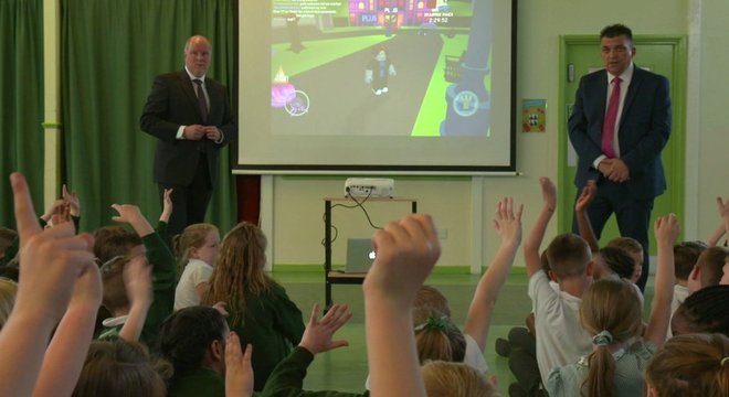 John Staines e John Woodley dizem que a maioria dos pais não se dá conta que seus filhos podem estar sendo contactados por estranhos durante games, a despeito de barreiras de controle parental