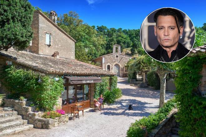 Parece que a vida financeira de Johnny Depp não está indo muito bem. Por isso, o ator colocou à venda a vila francesa do século 19 comprada por ele no início dos anos 2000. De acordo com o site Daily Mirror, a propriedade pode ser adquirida por US$ 55,5 milhões, aproximadamente R$ 300,85 milhões de acordo com a cotação desta sexta-feira (19)