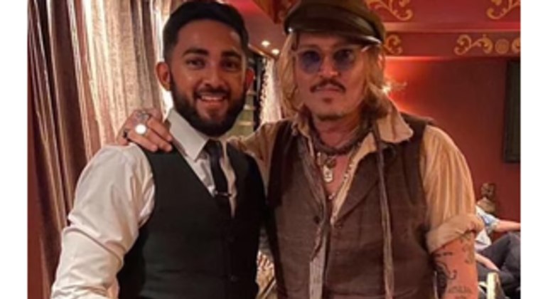 Johnny Depp em festa pós julgamento 