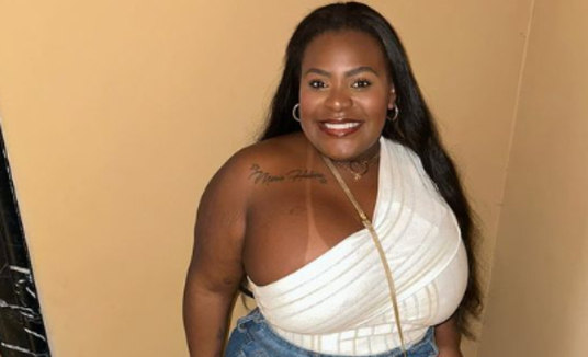 Jojo Todynho posa com blusa justinha, e fãs reparam em 'cinturinha', 4 meses após bariátrica (Reprodução/Instagram/@jojotodynho)