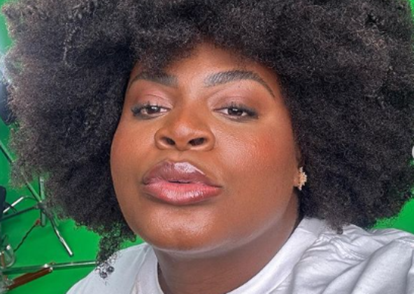 No dia 22 de setembro, Jojo expôs e rebateu uma internauta que questionou a falta de emagrecimento dela após a cirurgia bariátrica. A cantora postou nas redes sociais um print da troca de mensagens com a seguidora. 