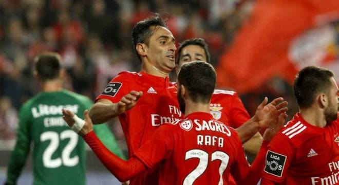 Jonas deixou sua marca na goleada do Benfica por 4 a 0 sobre o Feirense. Os Encarnados estão na terceira posição da tabela de classificação