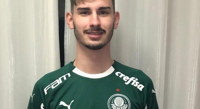 Jonathan, 1m96. Muito versátil. Chega como grande revelação do Internacional