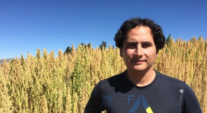 Jonathan Contreras observa que as cooperativas de produtores ajudam os plantadores de quinoa a conseguir melhores preços