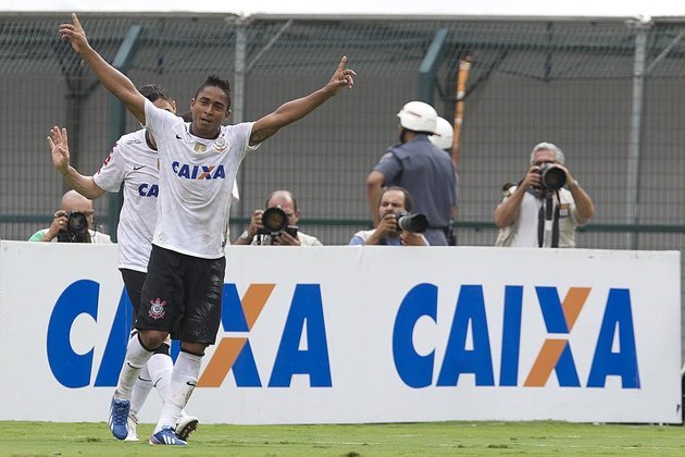 Jorge Henrique: atacante - titular na decisão contra o Boca - 40 anos - atualmente joga no Camboriú-SC