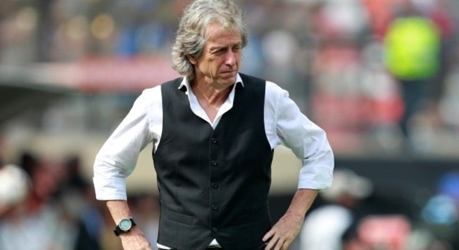 Jorge Jesus refletia toda a tensão de ver o River Plate melhor no jogo