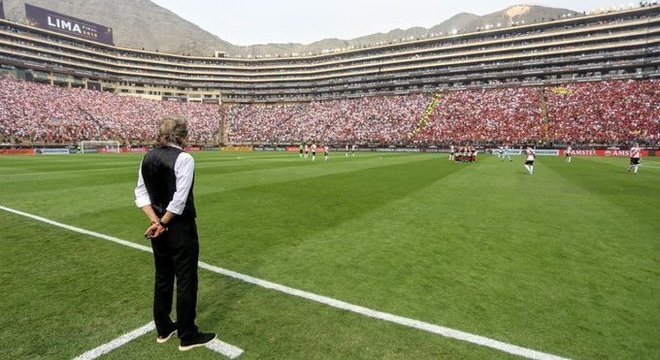 Jorge Jesus, a tensão ao lado do gramado
