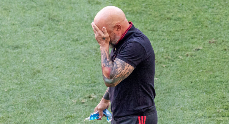 Sampaoli foi muito xingado, aqui no Maracanã. O Flamengo foi travado pelo São Paulo. Não ficará em 2024