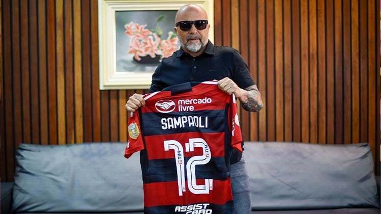 Jorge Sampaoli chega para assumir a vaga deixada por Vítor Pereira. O argentino assinou contrato com o Flamengo até dezembro de 2024.