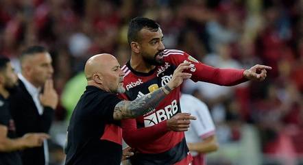 Jorge Sampaoli e Fabrício Bruno durante Flamengo x Ñublense 