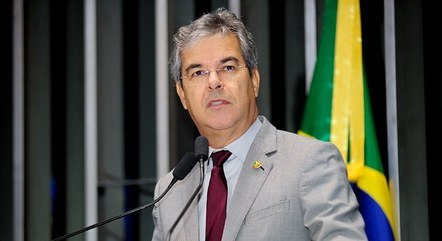 Jorge Viana foi afastado da presidência da Apex