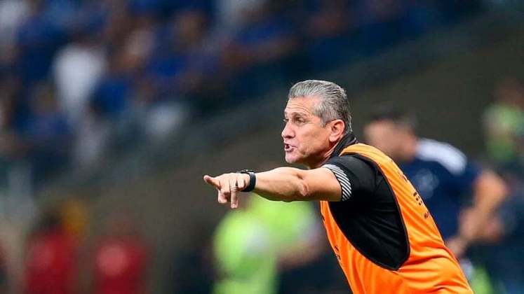 Jorginho - 59 anos. O treinador está sem clube desde que deixou o comando técnico do Vasco em 2022.