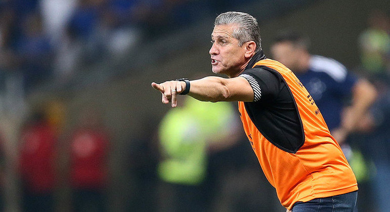 Jorginho conheceu mais uma derrota no comando do Vasco
