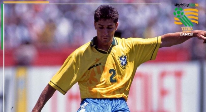 Jorginho - Pouca gente lembra, mas o lateral-direito do Tetra encerrou a carreira no Fluminense. A passagem foi curta, apenas oito partidas em 2002, j que o jogador pediu para sair do clube em solidariedade a Oswaldo de Oliveira, que foi demitido. Em 2006, a dobradinha se repetiu, com Jorginho sendo o auxiliar do tcnico. Neste perodo, ele chegou a comandar interinamente o time, em um amistoso diante do Joinville que terminou em 0 a 0. 