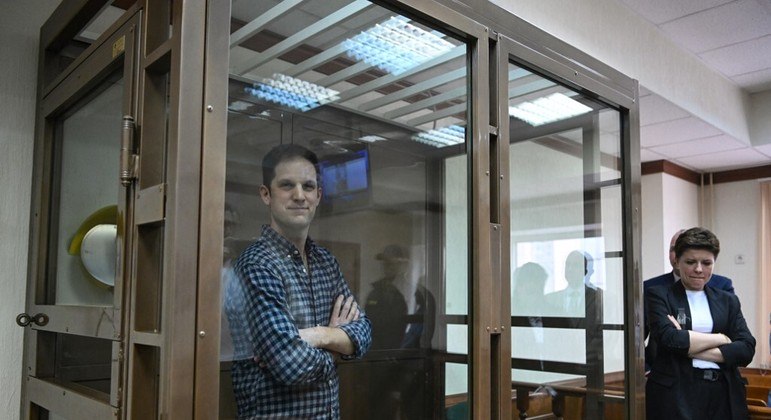 Jornalista americano Evan Gershkovich está preso na Rússia desde o dia 30 de março
