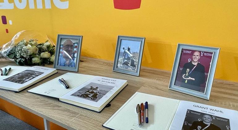 Jornalistas foram homenageados na sala de imprensa do estádio Lusail