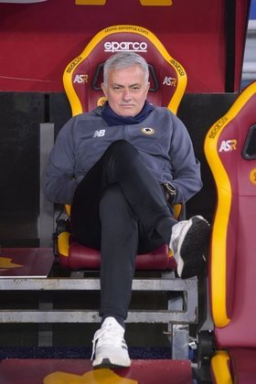 José Mourinho ficou com a 5ª colocação na lista dos melhores técnicos. Como treinador da Roma, Mourinho venceu a Liga Conferência UEFA da temporada 2021-22. Esse foi o primeiro título do clube em 15 anos