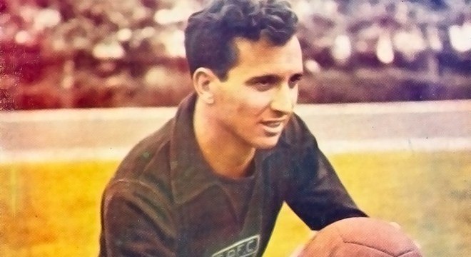 Jos Poy - Foi goleiro da equipe de 1948 at 1962, treinou a equipe em diversas oportunidades. O argentino comandou o Tricolor em 1964 e 1965, depois em 1971, em 1972, de 1973 a 1976 e, por fim, de 1982 a 1983, sendo o ltimo da lista a ganhar um ttulo, o Paulista de 1975.