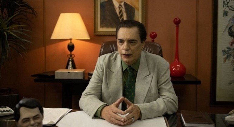 José Rubens Chachá como Silvio Santos na série do Star+. Parecido no cabelo e branquinho dos olhos