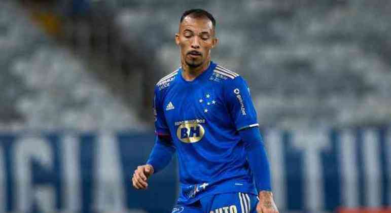 Joseph, do Tombense,  cometeu pênalti aos 30 minutos do primeiro tempo, para o Criciúma. Investigado