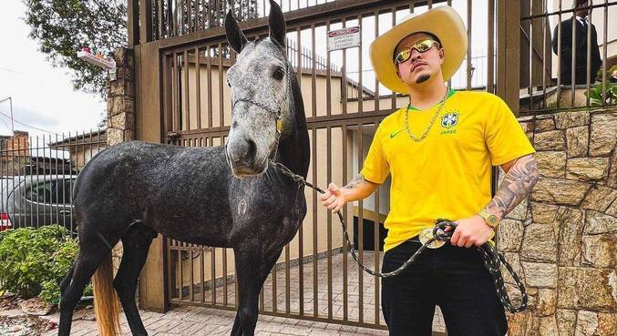 O cantor e ator Jottapê ganhou cavalo ao vencer aposta