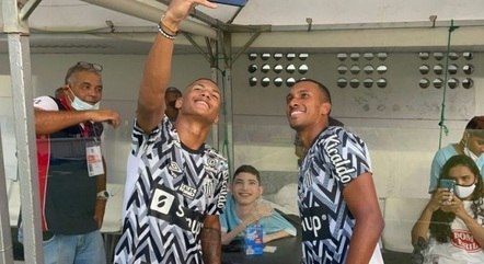 Lucas Braga e Ângelo com Matheus Henrique