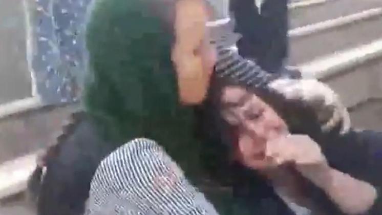 Em vídeo que se tornou viral em abril de 2018, outra jovem iraniana, que não teve o nome revelado pela mídia, foi violentamente espancada pela polícia da moralidade em um parque. Segundo a rede de notícias Al Jazeera, antes de ser agredida, a jovem foi abordada por policiais femininas e policiais masculinos pelo fato de não estar usando o hijab e trocou insultos com os agentes. Uma das policiais é ouvida ao chamar a jovem de 