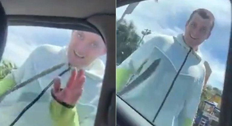 Jovem sorridente e com facão na mão deixou motoristas em pânico na Austrália