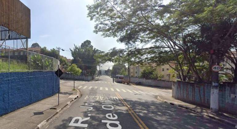 Vítima foi atacada pelo homem enquanto esperava pelo ônibus em frente a Escola Estadual Vila Socialista