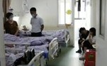 Segundo o tabloide britânico Daily Mail, em 2015, o paciente identificado como Chen chegou ao Primeiro Hospital Afiliado da Universidade de Wuchang, na província de Jiangsu, com perda de sensibilidade na parte superior direita do corpo