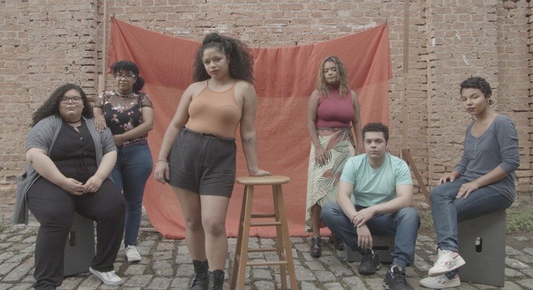 Jovens da periferia de SP sem emprego e fora da escola procuram oportunidades