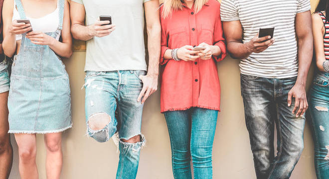  Ações para aumentar o acesso a contraceptivos e educação sexual ajudaram a reduzir as taxas de gravidez no passado, mas, agora, mudanças de comportamento, entre elas o tempo gasto com relacionamentos online, também explicam queda

