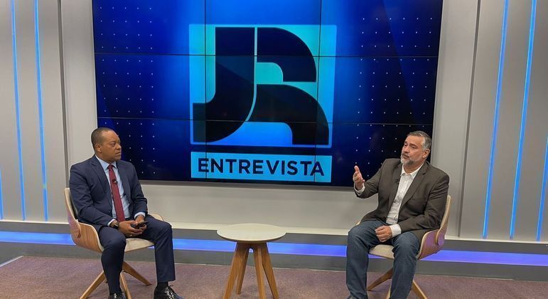 Ministro Paulo Pimenta abriu a temporada de 2023 do JR Entrevista na Record TV