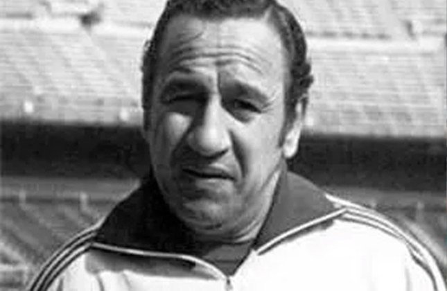 Juan Carlos Lorenzo (argentino): 2 títulos - 1977 (Boca Juniors-ARG) e 1978 (Boca Juniors-ARG)