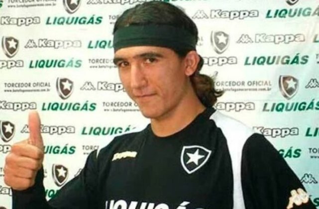 Juan Castillo - Goleiro que defendeu a seleção uruguaia foi apresentado pelo Botafogo em 2008. Após uma série de falhas, perdeu a titularidade para Renan e deixou o clube no ano seguinte. - Foto: Divulgação