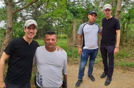 Guaidó tirou foto com líderes paramilitares
