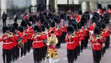 Desfile da guarda real abre as comemorações dos 70 anos de reinado de Elizabeth 2ª 