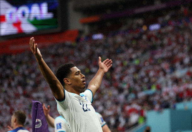 Apesar do empate sem gols contra os Estados Unidos, a Inglaterra mostrou o cartão de visitas com uma bela goleada em cima do Irã. Jude Bellingham foi autor de um dos gols da partida e mostrou que, mesmo com apenas 19 anos, já pode ser um caminho para o sucesso da seleção inglesa
