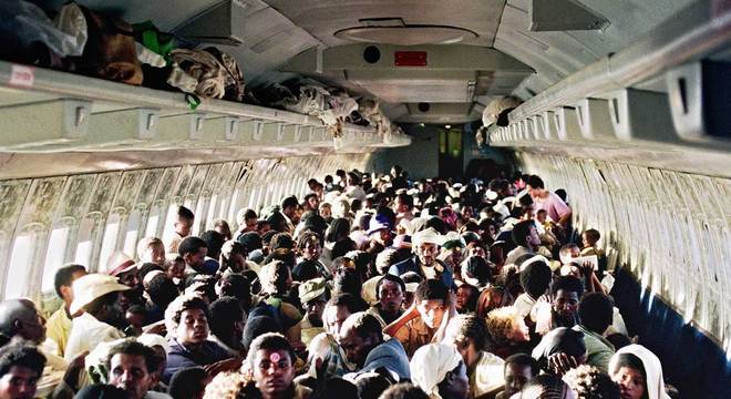 Em 28 transportes aéreos, 6.380 judeus etíopes foram levados para Bruxelas e, depois, para Israel
