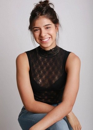 Juhlia Ficer está em "Todas as Garotas em Mim"