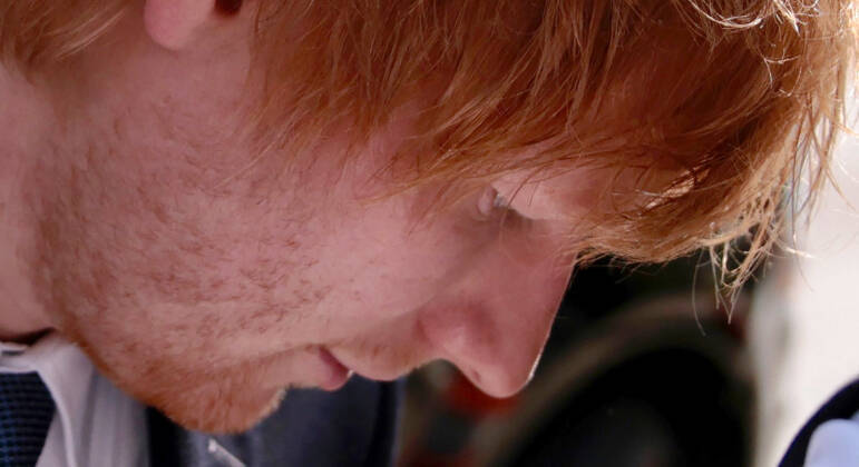 Thinking Out Loud, de Sheeran, disparou nas listas da revista Billboard dos Estados Unidos no momento de seu lançamento, e o britânico ganhou um Grammy pela Canção do Ano em 2016.