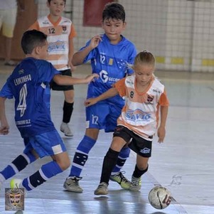 Julia também gosta de jogar futsal