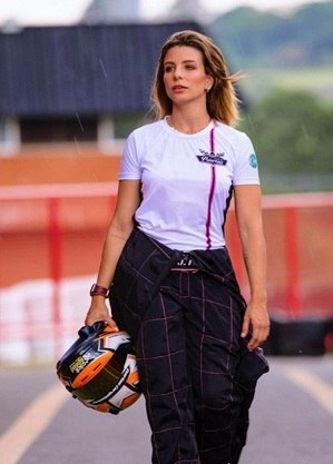 Julia Foti  faz Adriane Galisteu na série do Senna