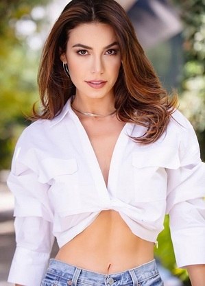 Julia Gama se divide entre o Brasil e o México