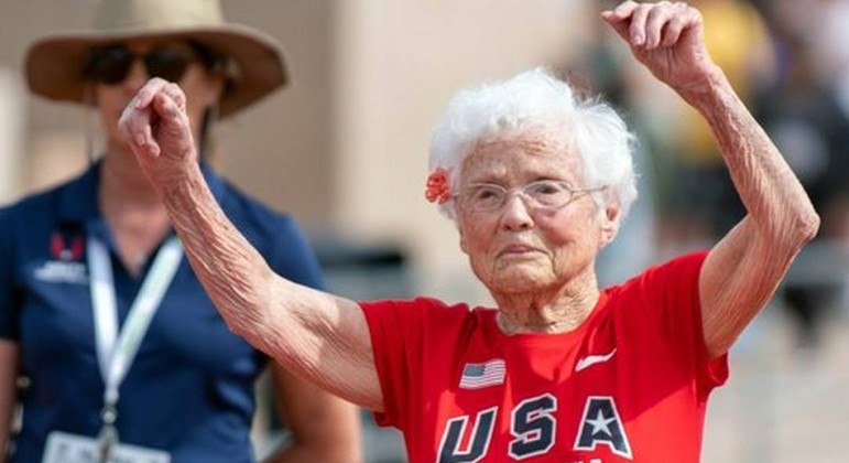 Julia Hawkins quebrou o recorde dos 100 m rasos ao completar a prova aos 105 anos de idade
