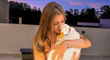 Julia Olympio com sua nova pata
