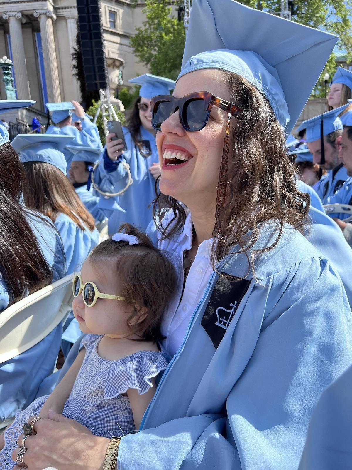 Stella Lyra marcou presença na formatura da mãe Júlia Pontés